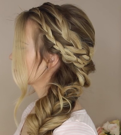 Get A Gorgeous Mermaid Side Braid With These Steps