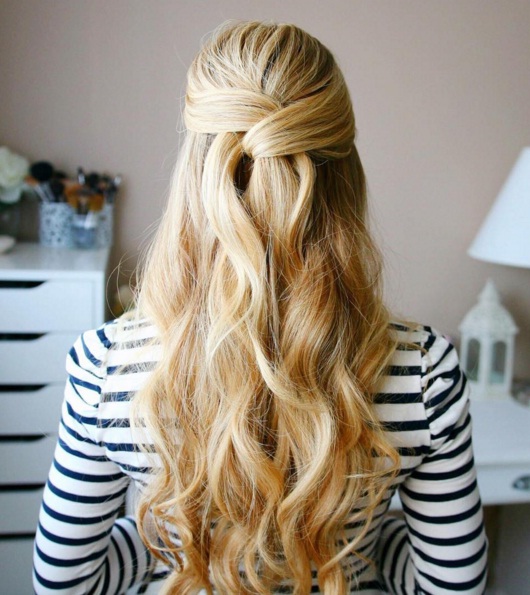 HALF UP HAIRSTYLE
