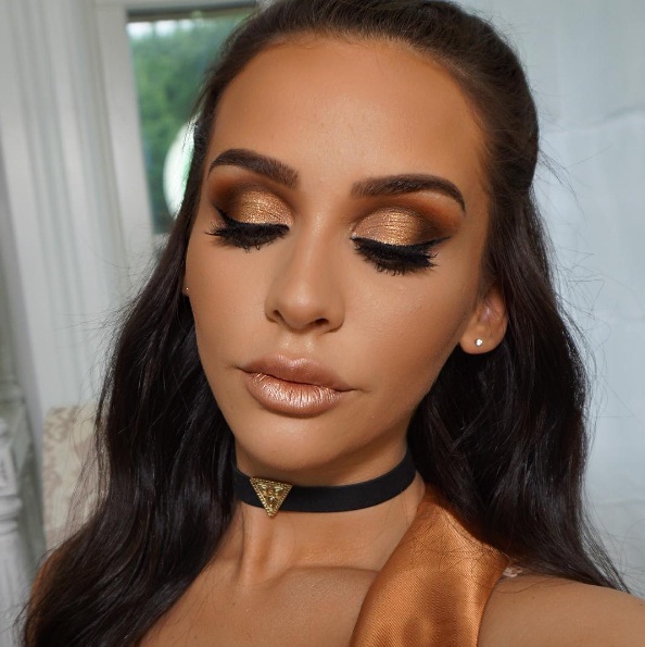 Golden Makeup With This Beauty Tutorial