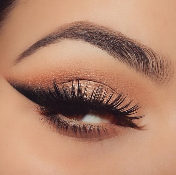 Blurred Eyeliner Is A Soft Smokey And Simple Makeup Trend For 16 Beauty