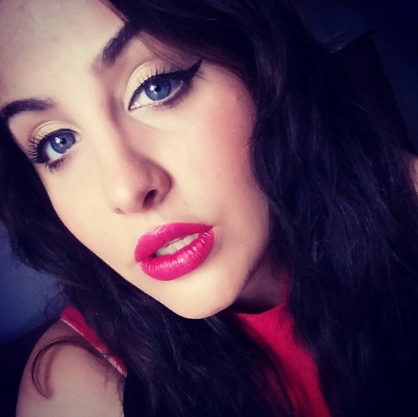 HOT CHAMPAGNE MAKEUP