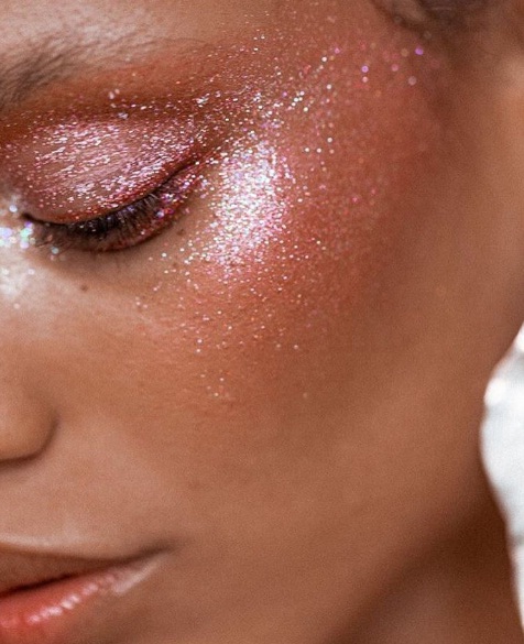 Glitter Strobing Takes Over As A Magnificent Holiday Glitter Strobing Takes Over As A Magnificent Holiday