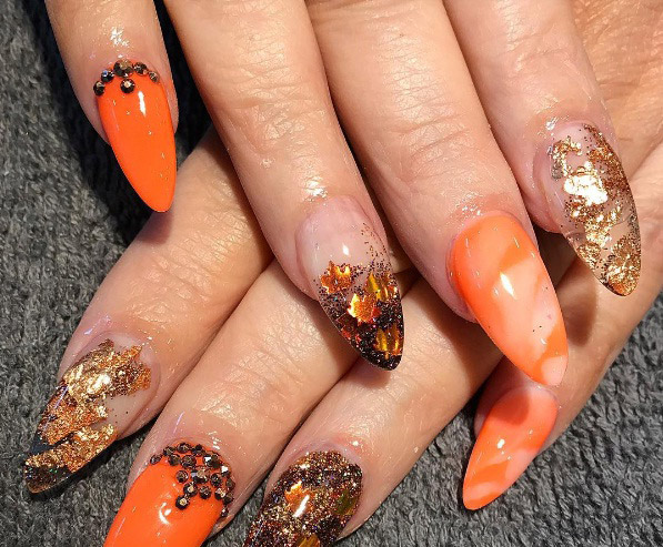 5. "Short Acrylic Nails with Pumpkin Design for Fall" - wide 5