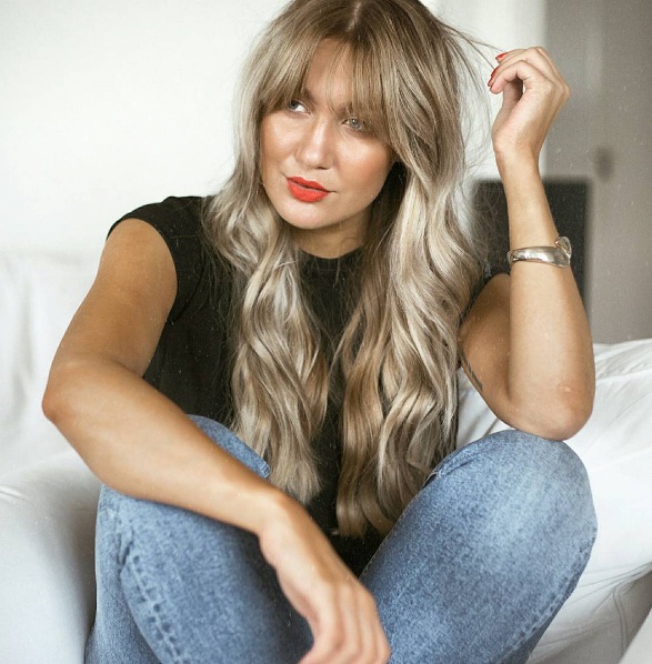 40 Cute Money Piece Hair Highlights : Blonde Face Lights + Beach Hairstyle