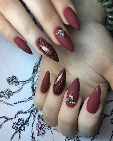 Get Into The Spirit Of Christmas With Wine Nails