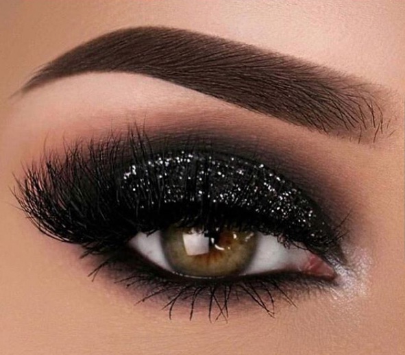 Black Eye Makeup Is All The Rage For The New Year | BEAUTY