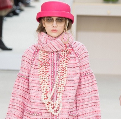 featured image- chanel runway | FASHION