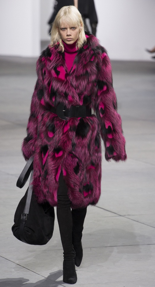 Retro Style Fur Coats Warm Up The Runways | FASHION