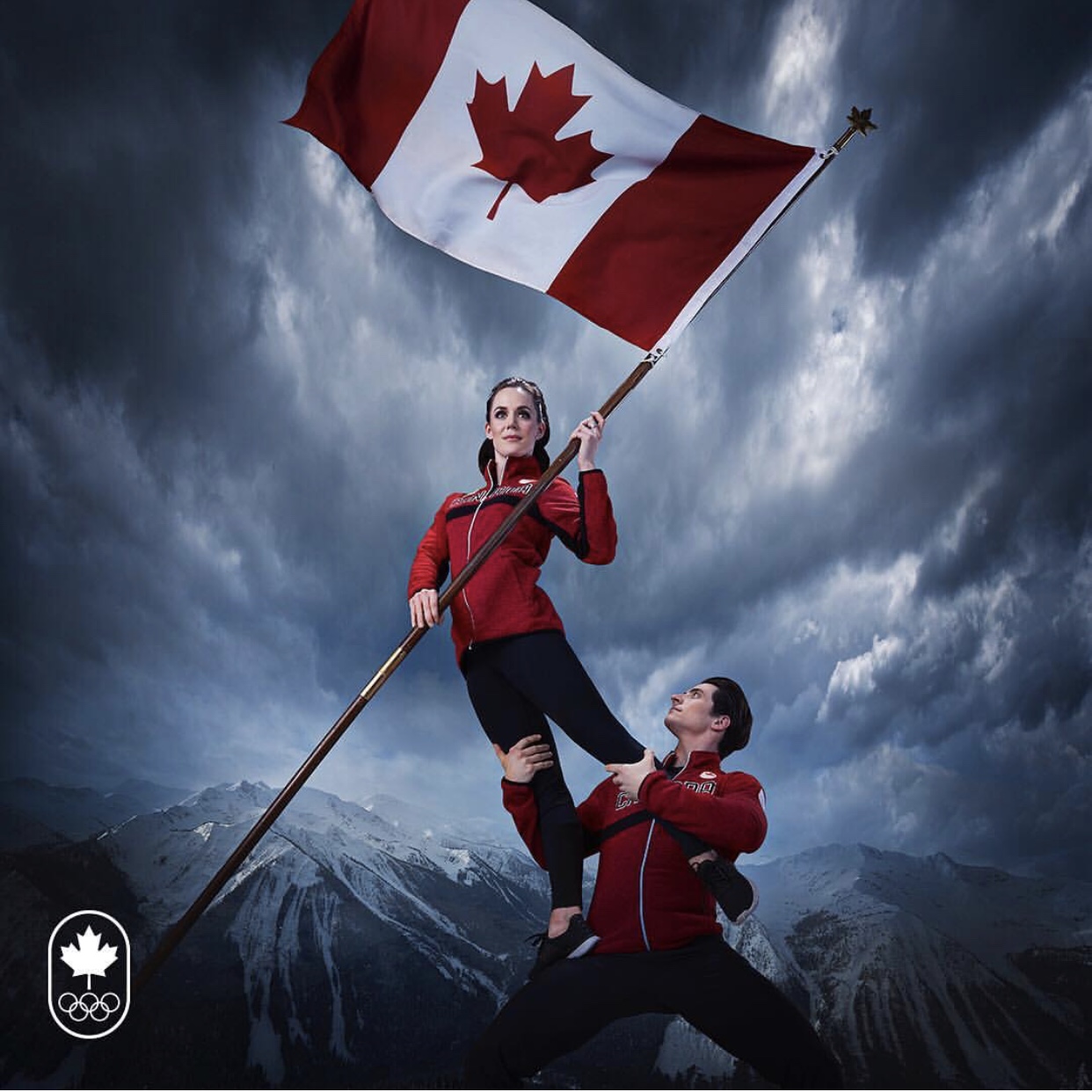 Знаменитые люди канады. Эмеранс Машмейер Канада. Канада леваки. Канадец с флагом. Девушка с флагом Канады.
